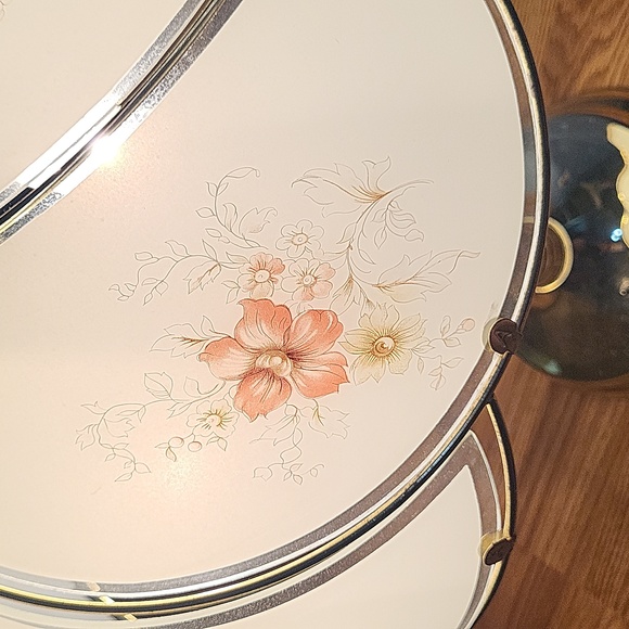 22" brass floral portable glass lamp Underwriters laboratories Inc vintage - Picture 9 of 10